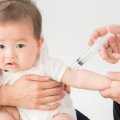 新型コロナ予防のため「子どもの予防接種は遅らせた方がいい？」答えは「ノー」